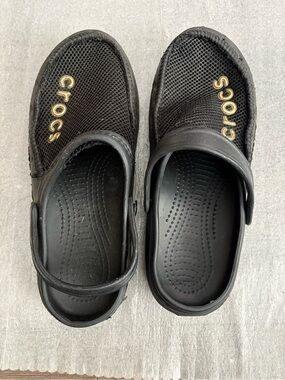 CROCS Men Black Mesh Clog with Gold Logo